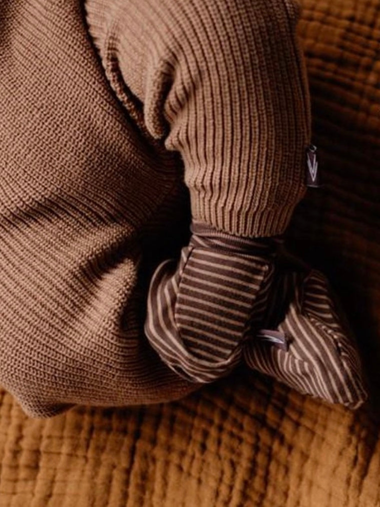 Babyslofjes met dusty stripe dessin van het merk Levv