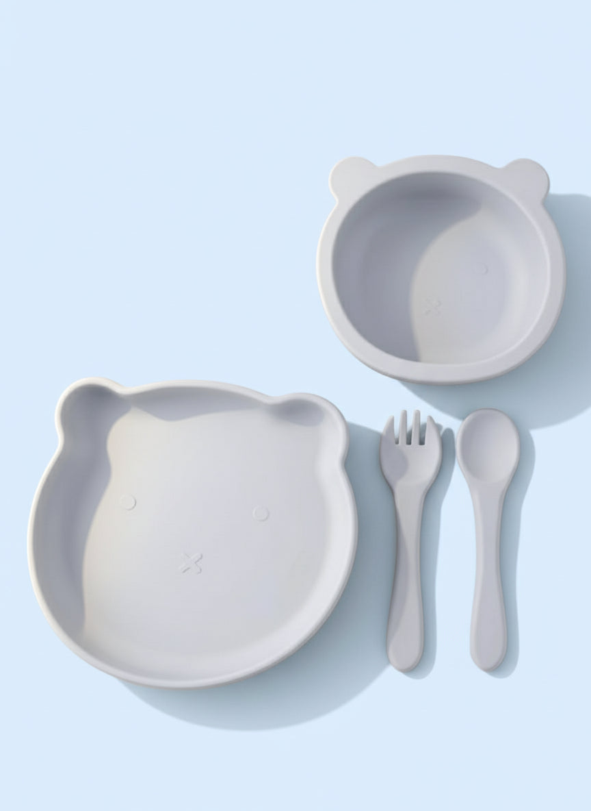 Lichtblauwe siliconen serviesset met bordje schaaltje en bestek