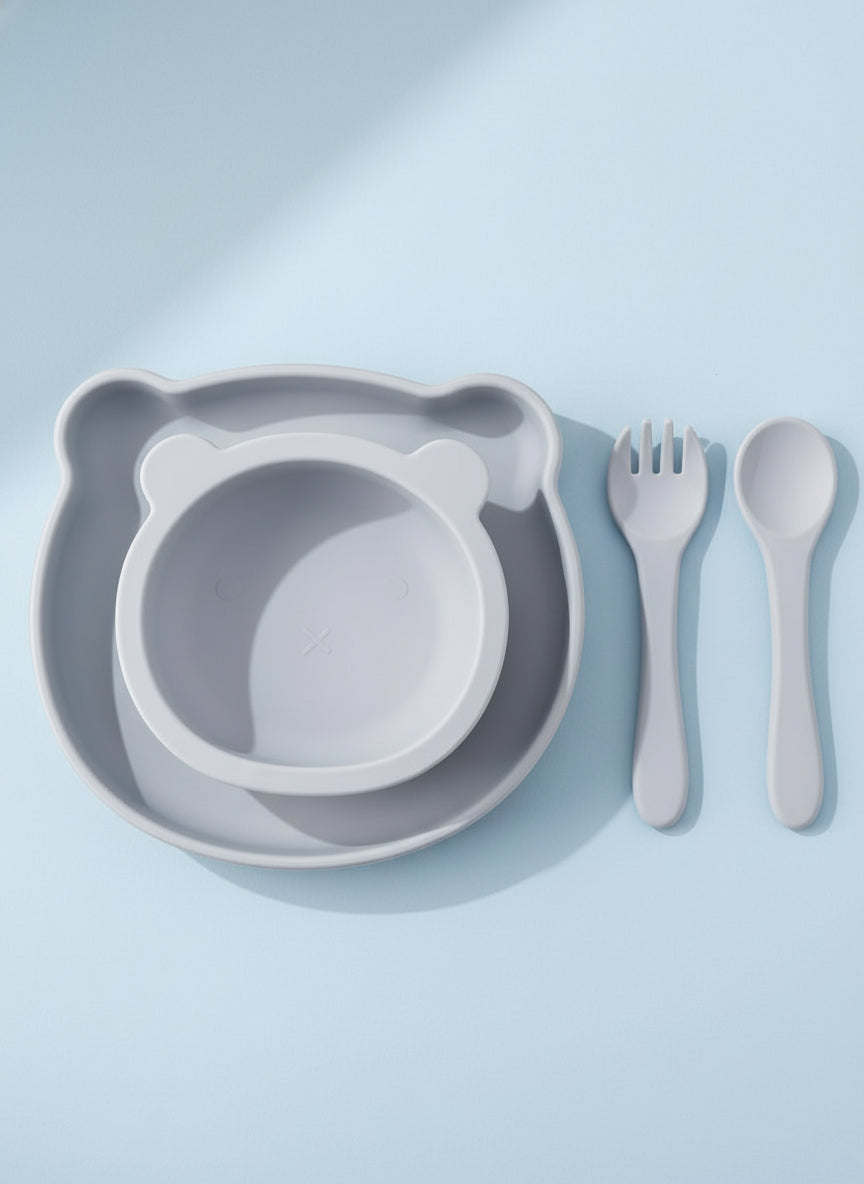 Lichtblauwe siliconen serviesset met bordje schaaltje en bestek