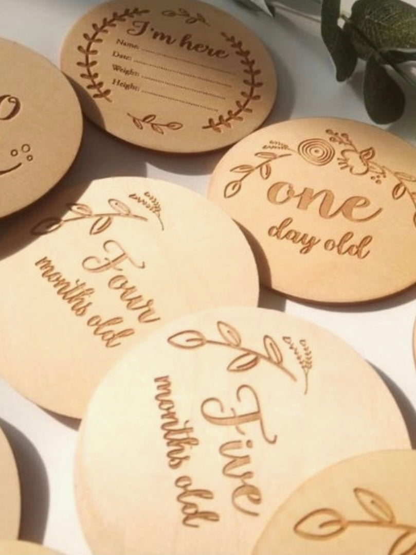 houten mijlpaalkaarten voor baby's en kraamcadeau